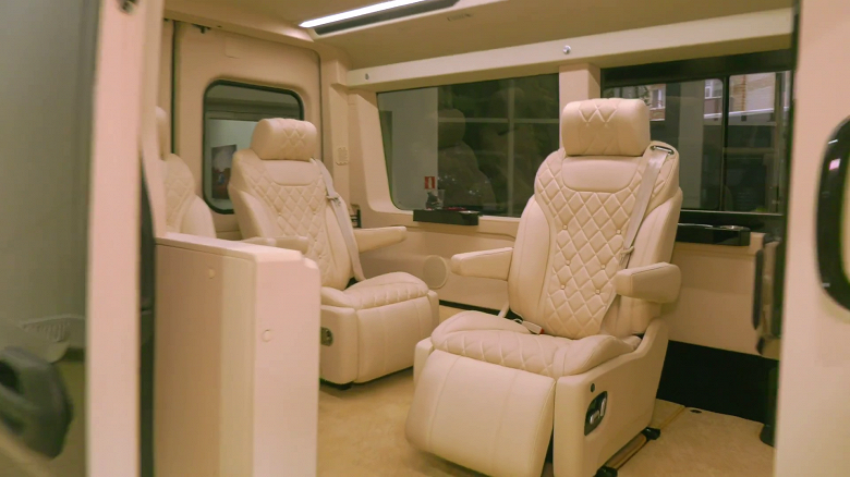 Toyota Alphard ve Lexus LM'ye Rus alternatifi. Lüks Sobol NN 7,35 milyon rubleye satışa çıktı
