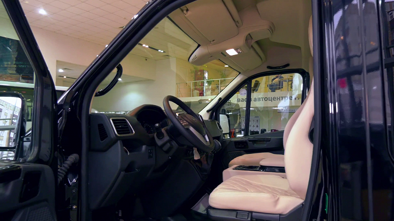 Toyota Alphard ve Lexus LM'ye Rus alternatifi. Lüks Sobol NN 7,35 milyon rubleye satışa çıktı