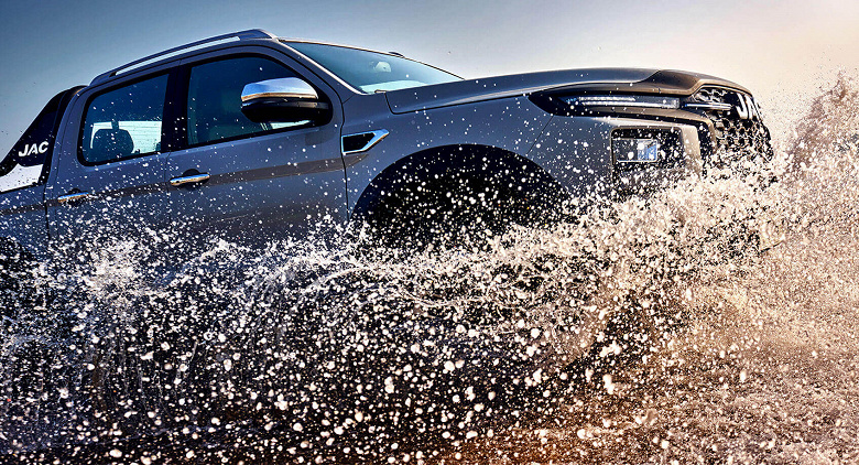 224 hp, 8 vitesli otomatik şanzıman ve dört tekerlekten çekiş. Rusya'daki en popüler JAC T9 kamyonet yakında dizel motorlu ve manuel şanzımanlı yeni bir versiyona kavuşacak