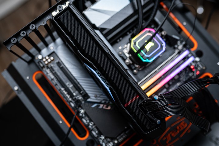 RX 7900 XTX bir test tezgahına yerleştirildi.