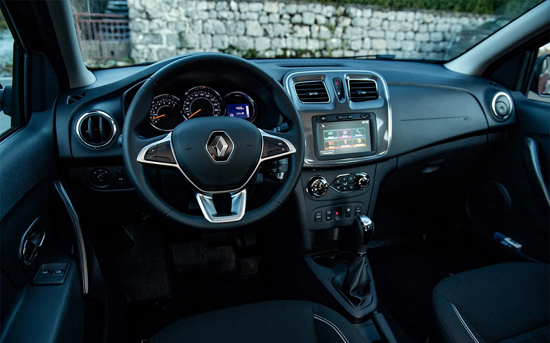 AvtoVAZ'da montajı yapılan yepyeni bir Renault Sandero Stepway, Rusya'da satışa sunuldu. 2021 modeli bir araba için 1,89 milyon ruble istiyorlar