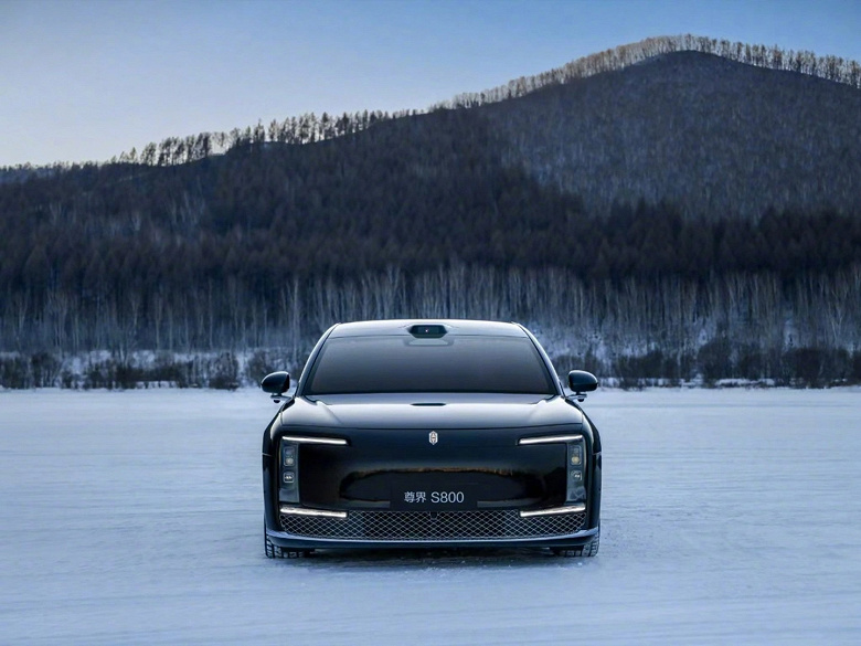 Aurus, Rolls-Royce ve Bentley bir yana: Rusya'da beklenen “800'üncü” Huawei Maextro limuzini -30 °C sıcaklıkta kar ve buz üzerinde sürükleniyor