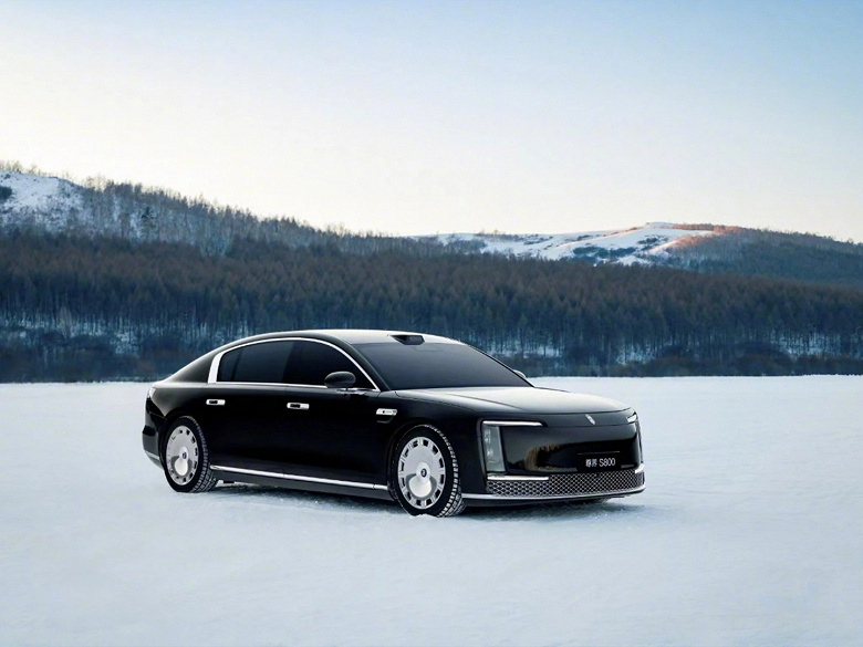 Aurus, Rolls-Royce ve Bentley bir yana: Rusya'da beklenen “800'üncü” Huawei Maextro limuzini -30 °C sıcaklıkta kar ve buz üzerinde sürükleniyor