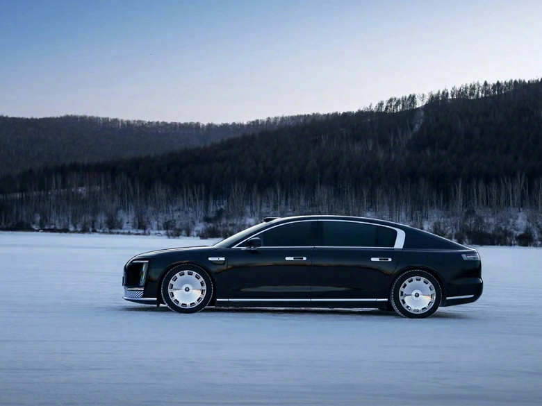 Aurus, Rolls-Royce ve Bentley bir yana: Rusya'da beklenen “800'üncü” Huawei Maextro limuzini -30 °C sıcaklıkta kar ve buz üzerinde sürükleniyor