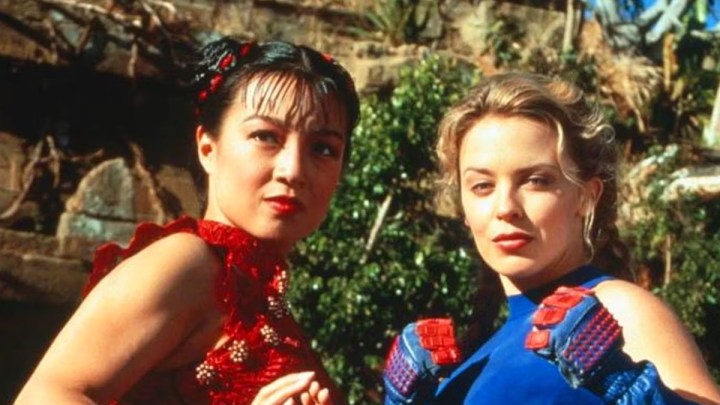 Street Fighter'da Ming-Na Wen ve Kylie Minogue.