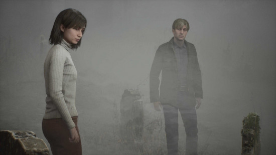 sessiz tepe-2-yeniden yapım-3 Silent Hill 2'nin yeniden çevrimi James ve Angela sisli bir mezarlıkta duruyor.