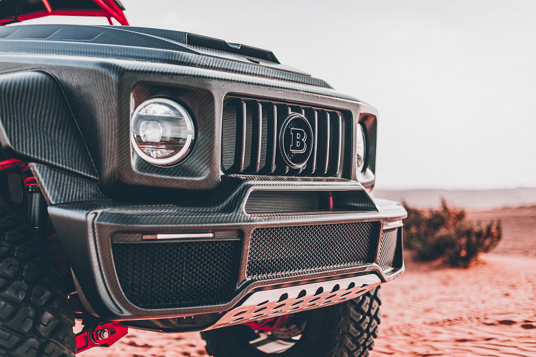 Dünyada bu türden yalnızca 15 makine var ve bunlardan biri zaten Rusya'da. Gelendvagen temel alınarak inşa edilen nadir arazi aracı Brabus Crawler 900 ülkeye getirildi