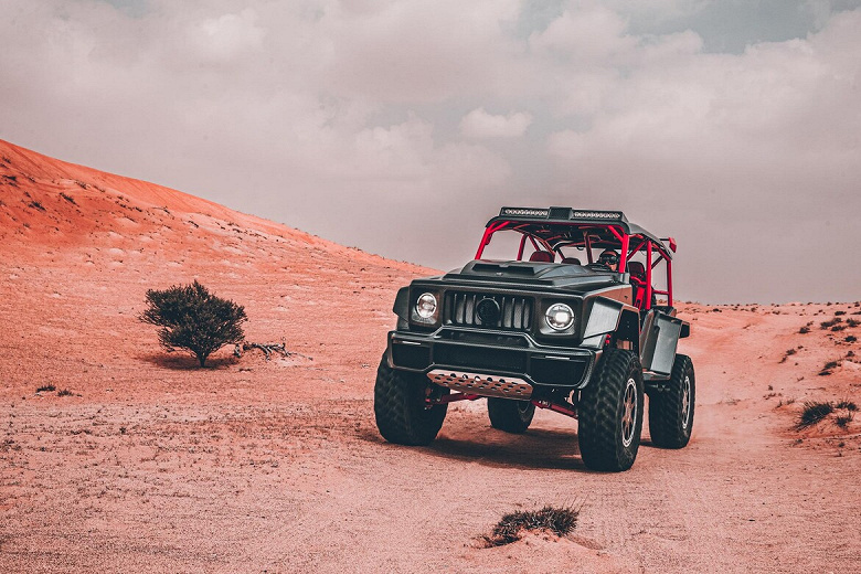 Dünyada bu türden yalnızca 15 makine var ve bunlardan biri zaten Rusya'da. Gelendvagen temel alınarak inşa edilen nadir arazi aracı Brabus Crawler 900 ülkeye getirildi
