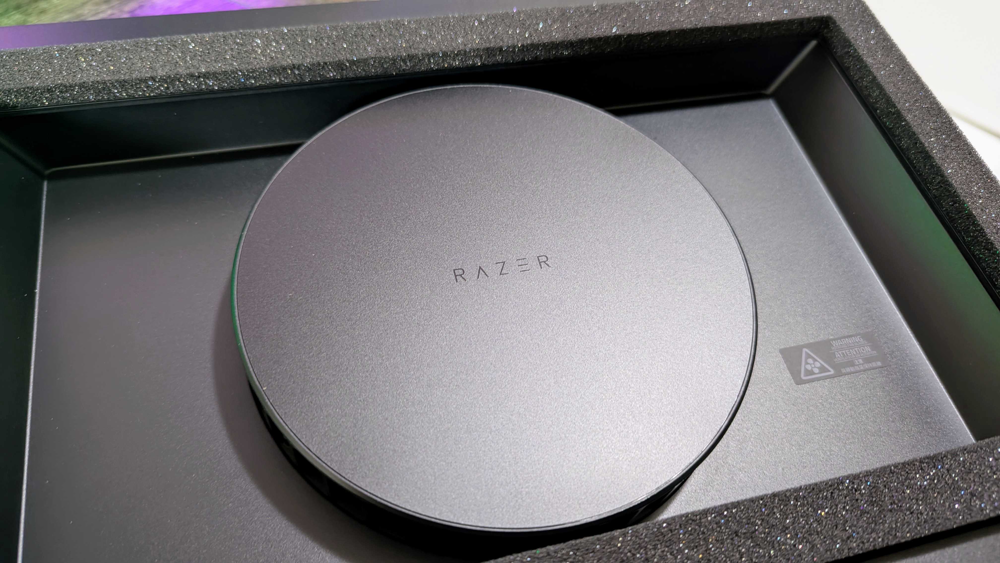 Razer Dizüstü Bilgisayar Soğutma Pedi içindeki 140 mm'lik fanın yakından görünümü.
