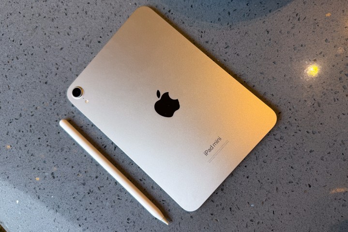 A17 Pro ve Apple Pencil Pro ile Apple iPad mini.