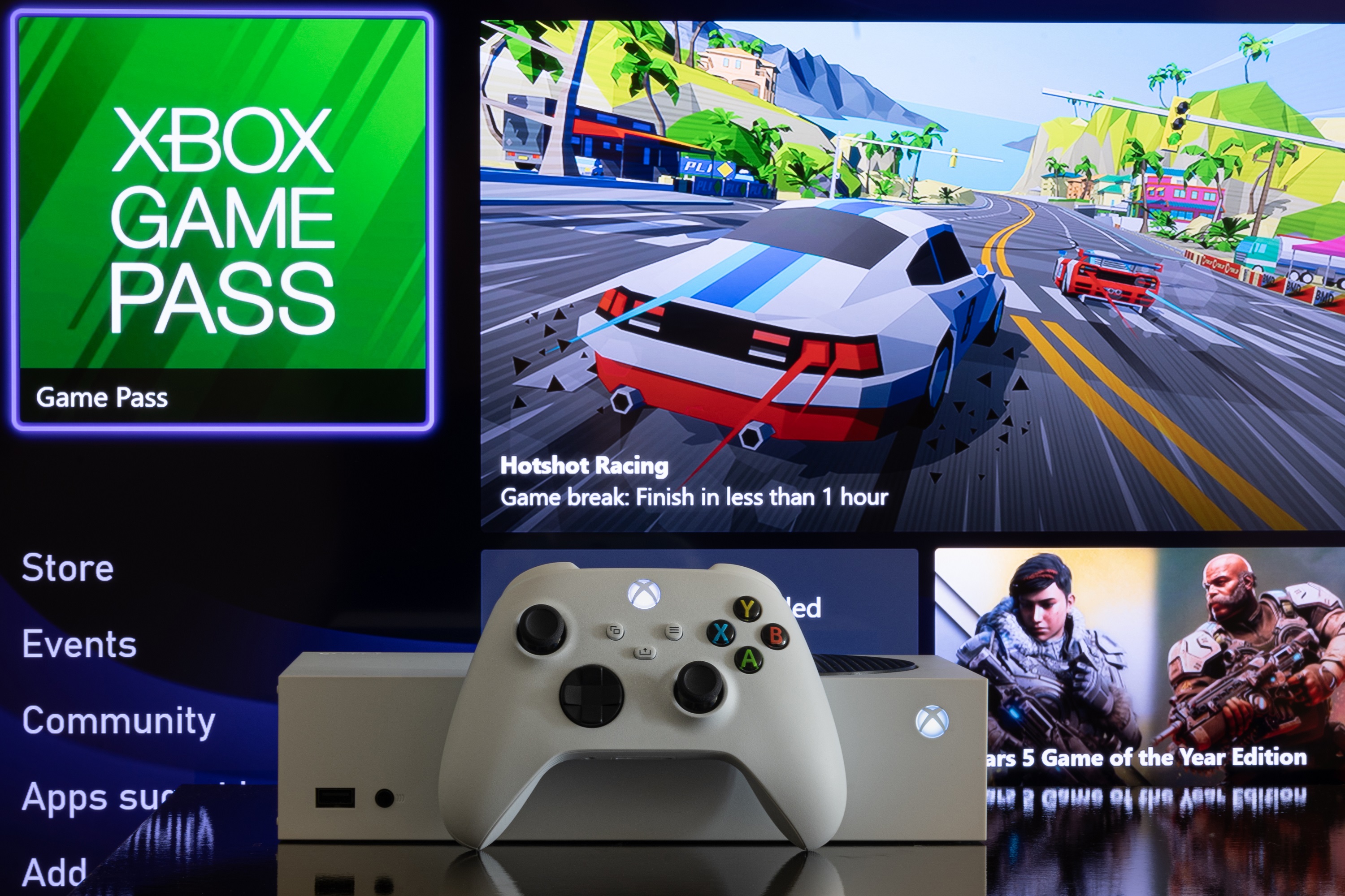 4K TV'de çalışan Xbox Series S'de Xbox Game Pass ekranı
