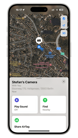 Apple cihazı, kamera konumunun yanı sıra ses çalma, yakınlarda bulma ve AirTag paylaşma seçeneklerini içeren bir harita gösterir.