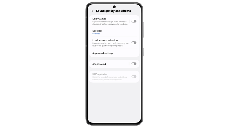 Dolby Atmos, Equalizer ve UHQ Upscaler seçeneklerine sahip Samsung One UI 7 Beta Ses Kalitesi Ayarları ekranı.
