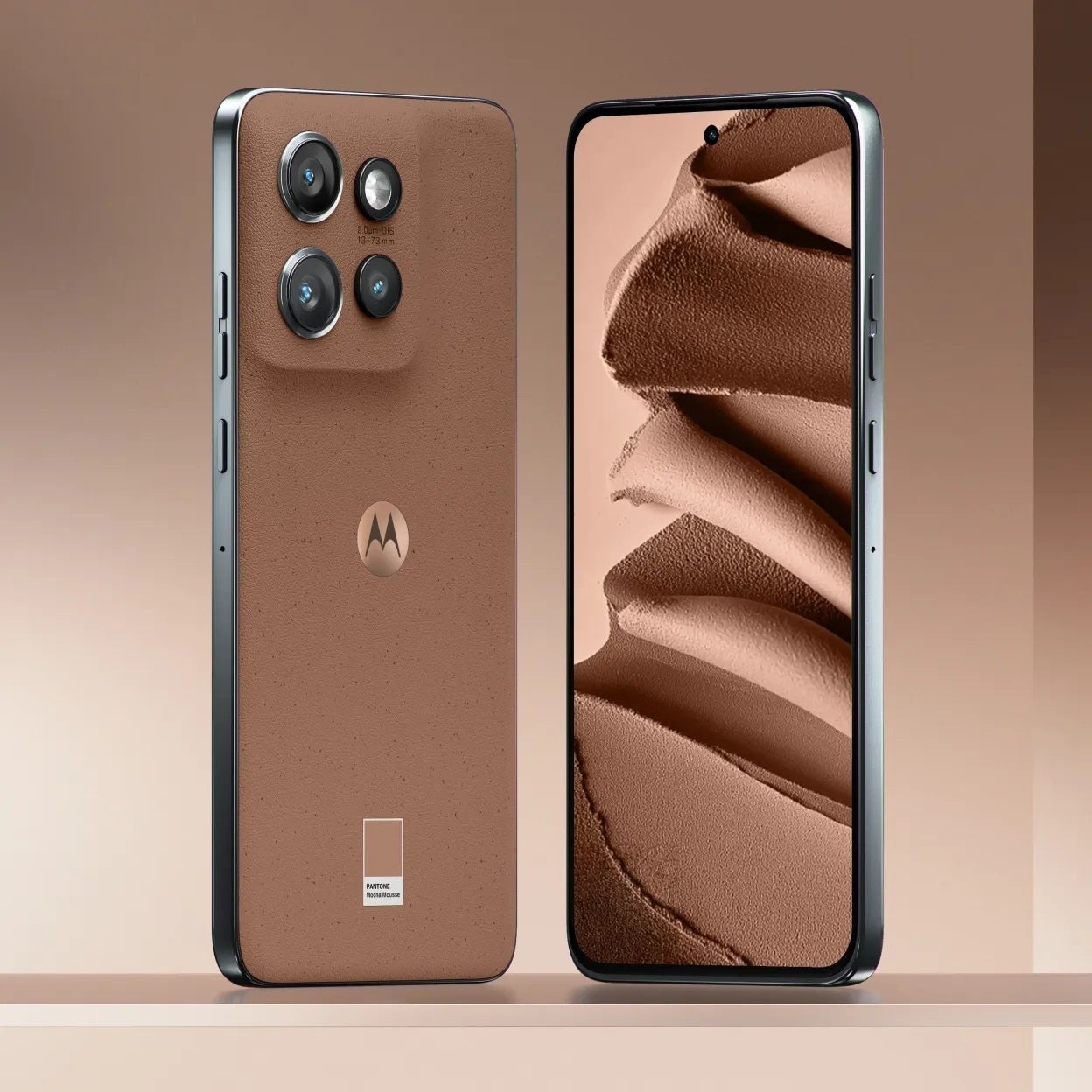 Bu, mavinin fütüristik bir tonu olabilirdi. | Resim kredisi - Motorola - Her gün Mocha Mousse telefon yerine Mickey Mouse telefonunu tercih ederdim, ya sen?