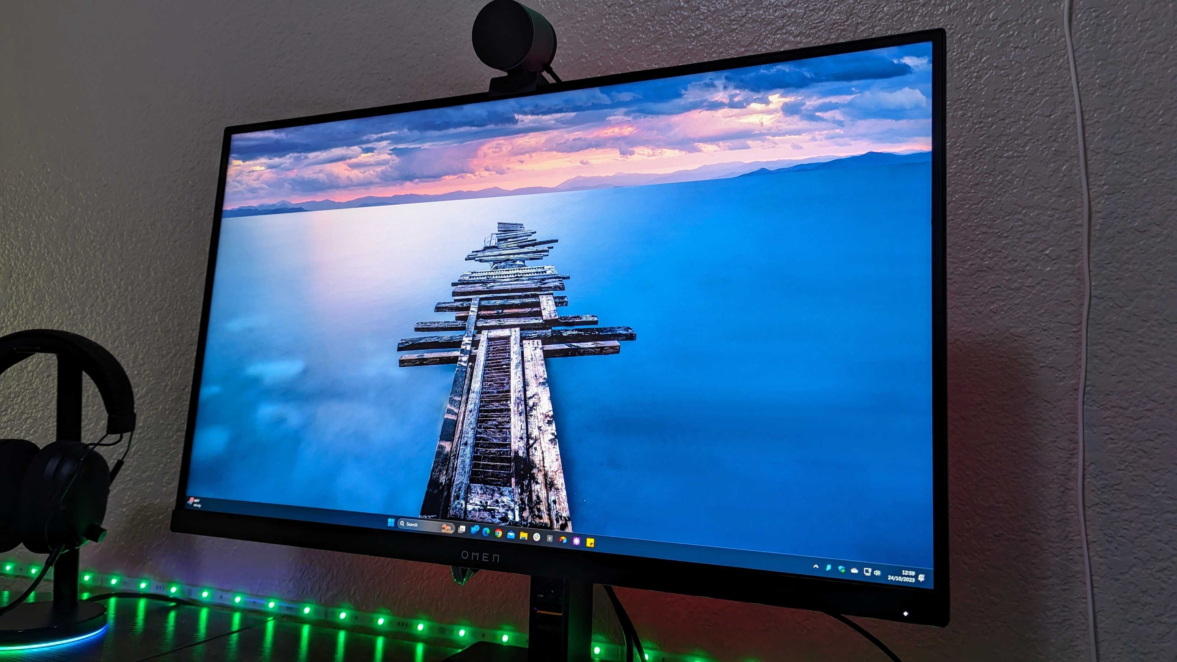 Kullanılan HP OMEN 27qs oyun monitörünün görüntüsü.