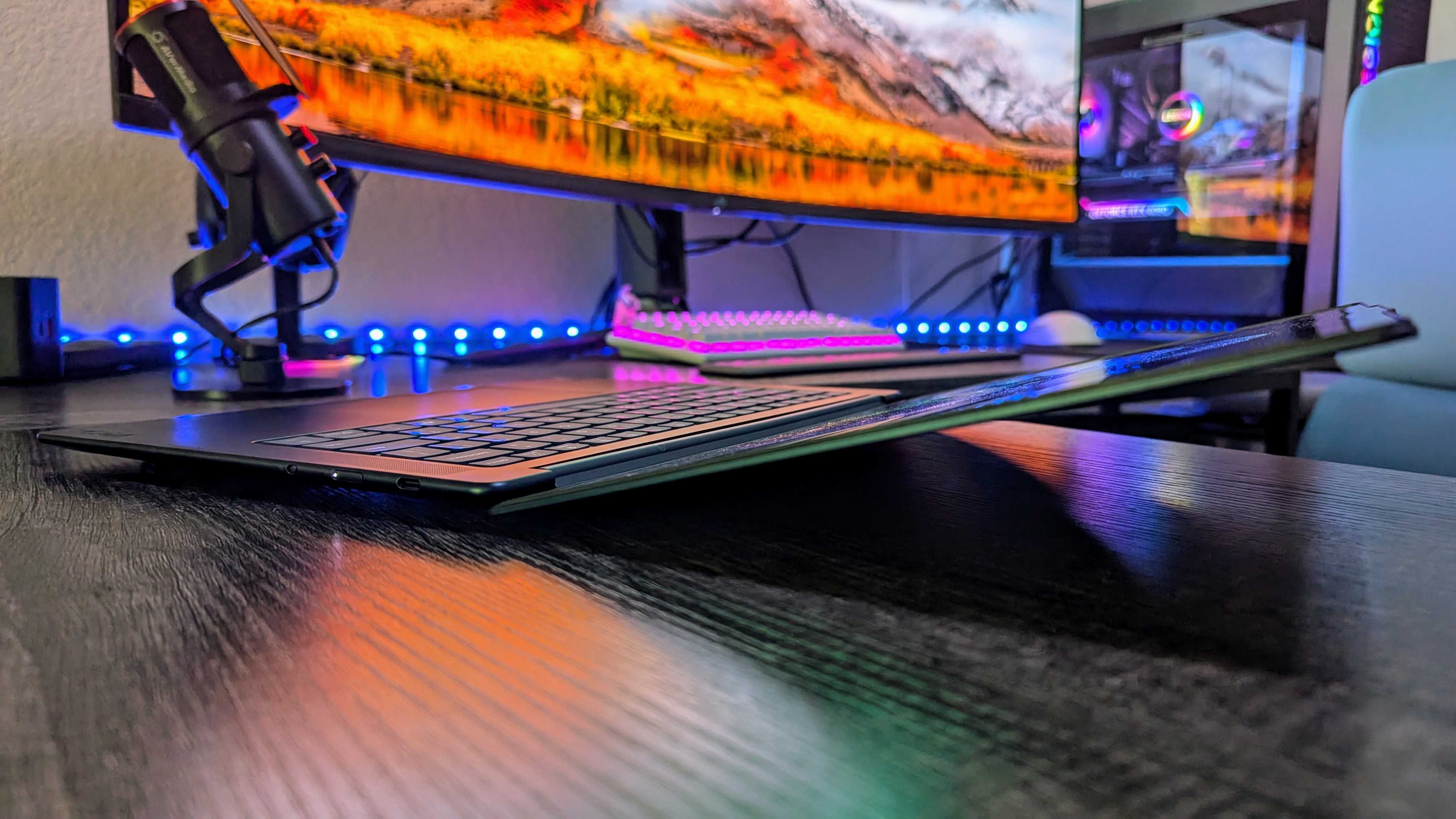 Lenovo Yoga Slim 7x (Gen 9) görüntüsü.