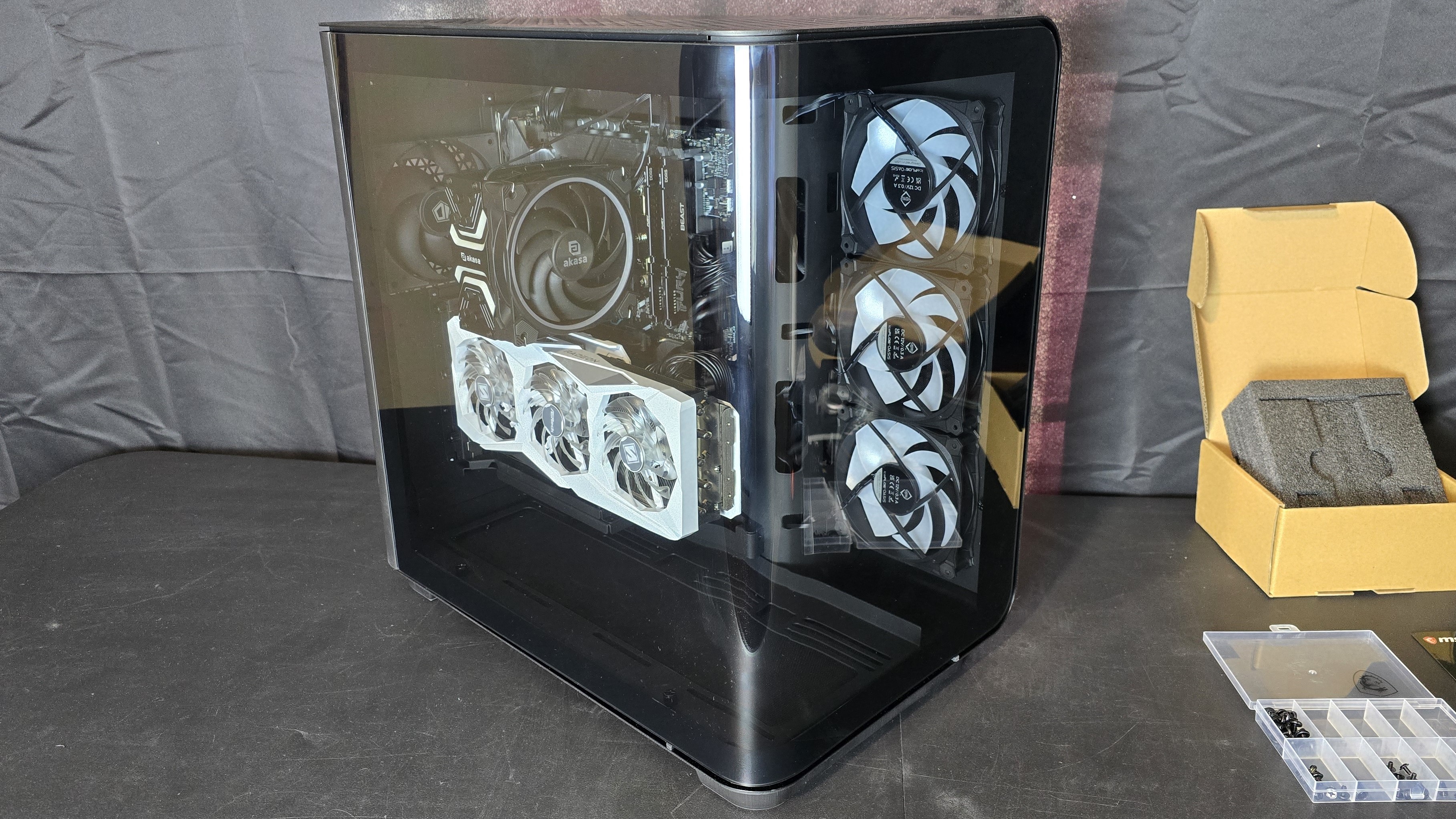MSI MEG Maestro 700L PZ Kasa