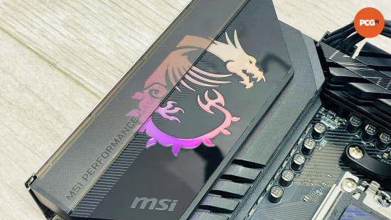 MSI MPG X870E Carbon WiFi incelemesi: G/Ç kalkanında RGB ejderhası.