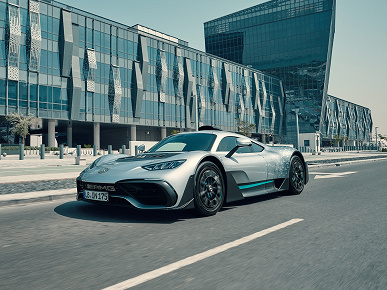 Sadece 485 milyon ruble ve Formula 1 teknolojisi garajınızda. Rusya'ya benzersiz bir hiper otomobil Mercedes-AMG ONE getirildi