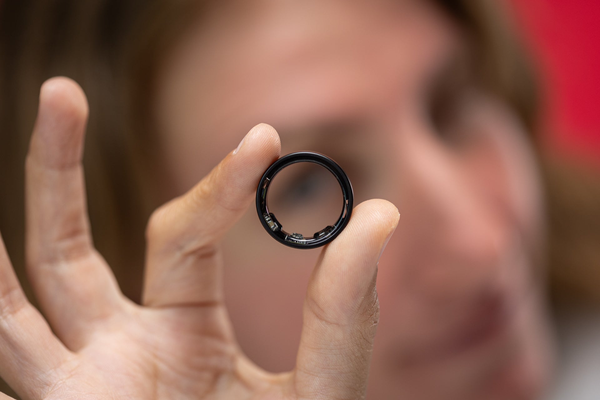 Orijinal Galaxy Ring, bu yıl 24 Temmuz'da piyasaya sürüldü. | Image by PhoneArena - Samsung, Galaxy Unpacked 2025'te Galaxy Ring 2'yi duyuracak ve AR akıllı gözlüklerini tanıtacak