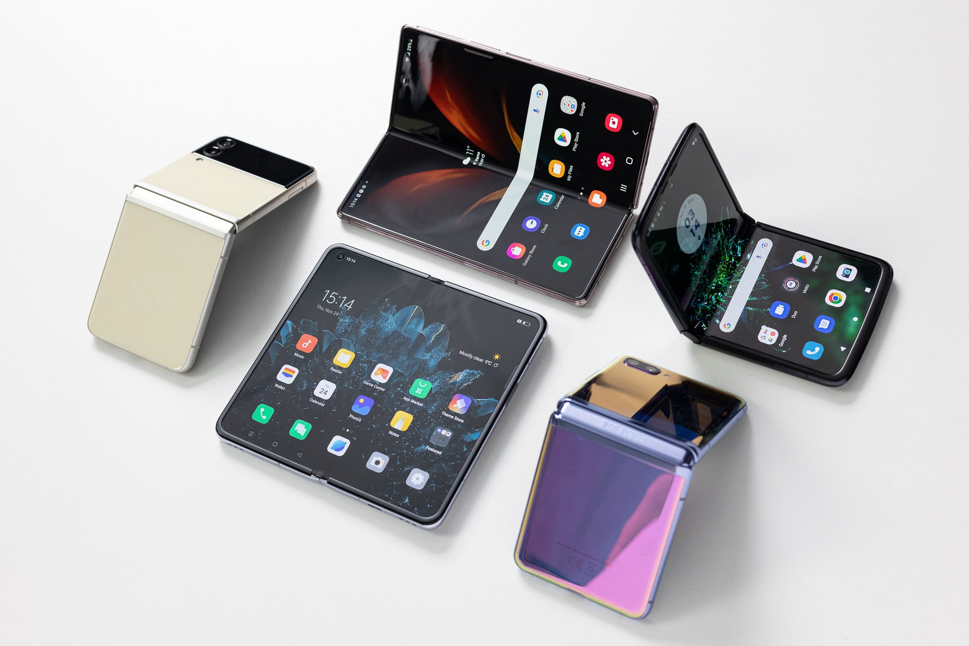 Katlanabilir ürünler eninde sonunda ana akım haline gelecektir. | Resim kredisi - PhoneArena - Samsung, Galaxy Z Flip FE ile nihayet katlanabilir cihazları ana akım haline getirebildi