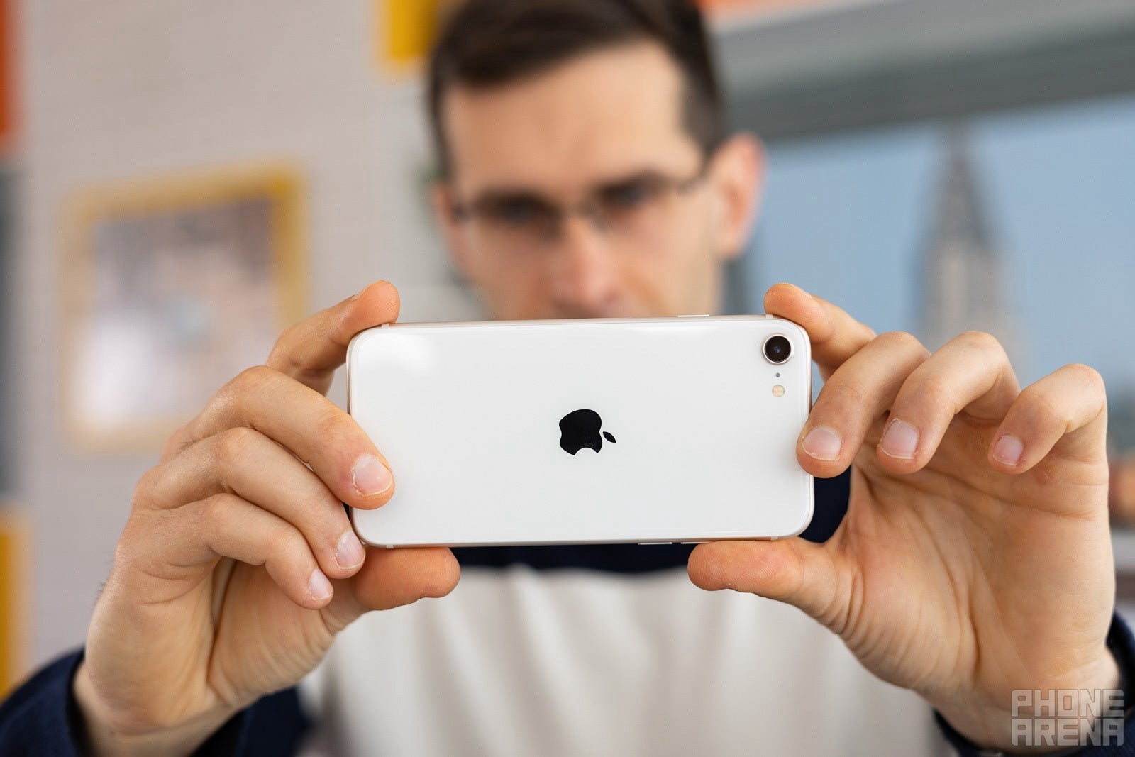 2022 iPhone SE'nin bir görüntüsü