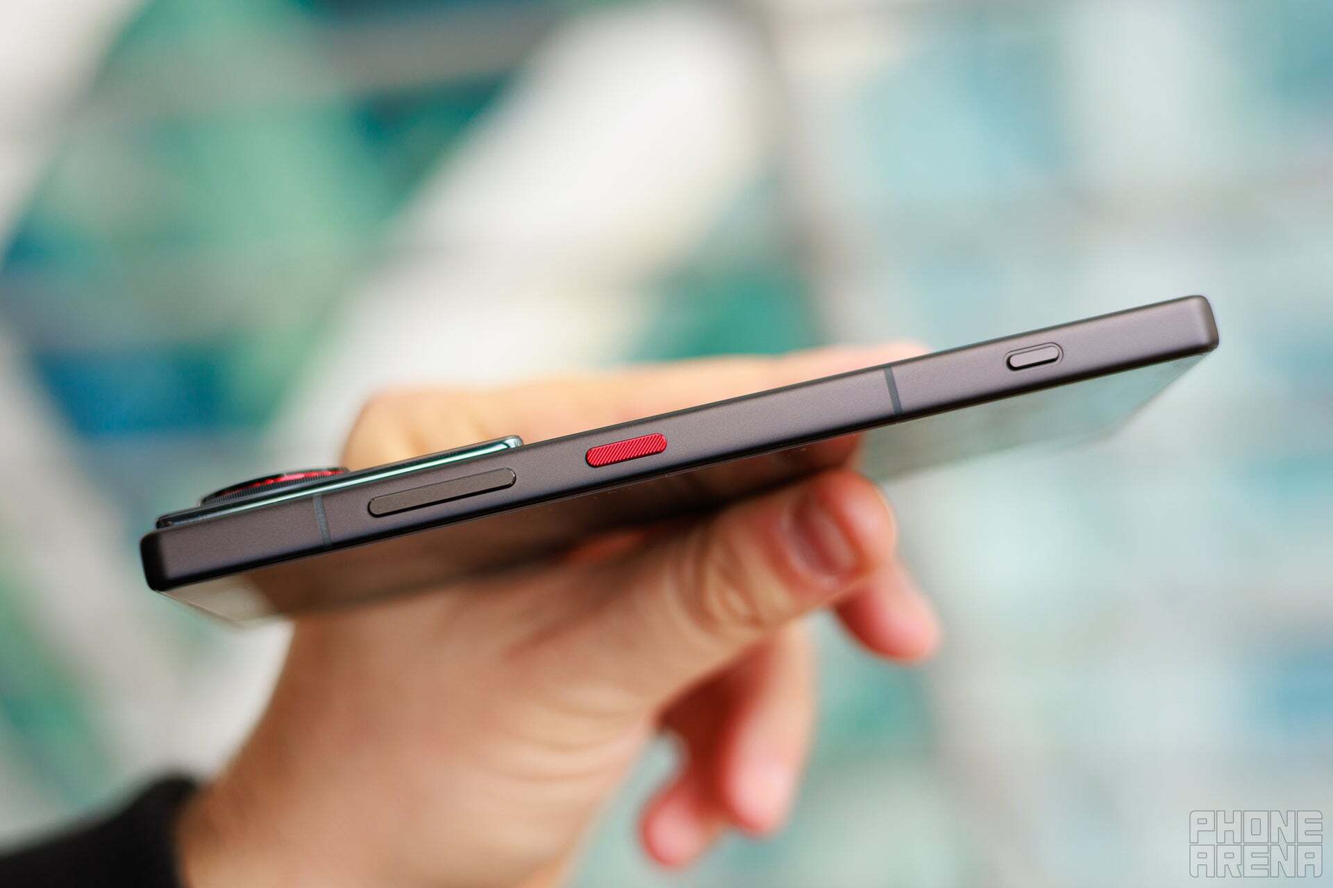 Galaxy S24 Ultra'dan %20 daha büyük pil (PhoneArena'nın fotoğrafı) - Galaxy S24 Ultra'dan daha hızlı, yarı fiyatına: Bu yeni, yeterince önem verilmeyen telefon tam bir çalma ürünü