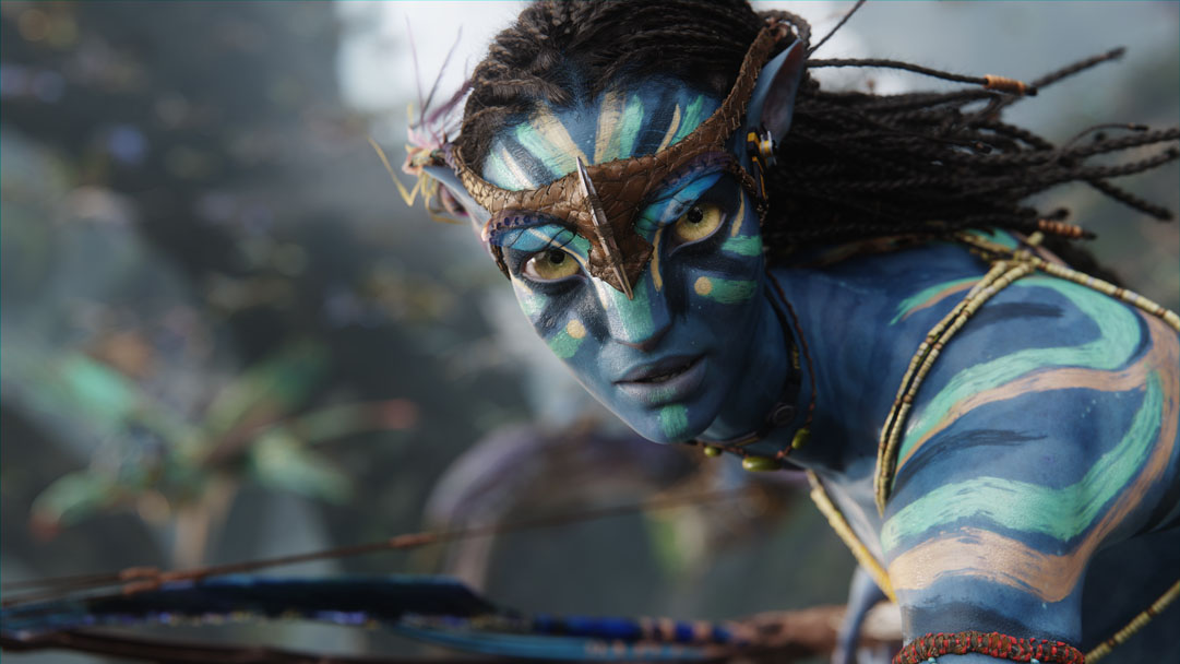 Zoe Saldana Neytiri te Tskaha Mo'at'ite rolünde "avatar"
