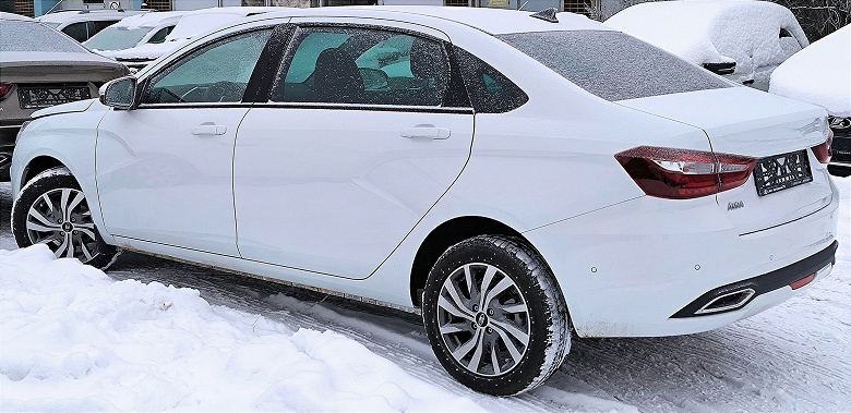 Rusların Lada Aura'ya ihtiyacı yok mu? Tolyatti'de satışların başlamasından bu yana yalnızca bir araba satıldı
