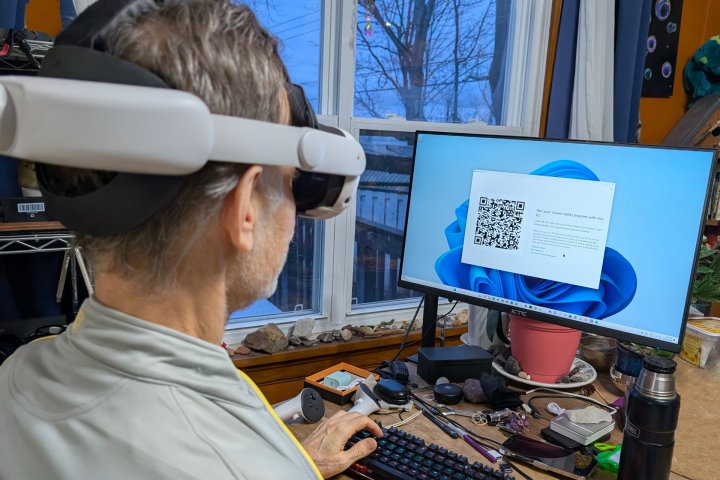 Microsoft'un Karma Gerçeklik Bağlantısı QR kodunu Meta Quest 3 ile taramak.