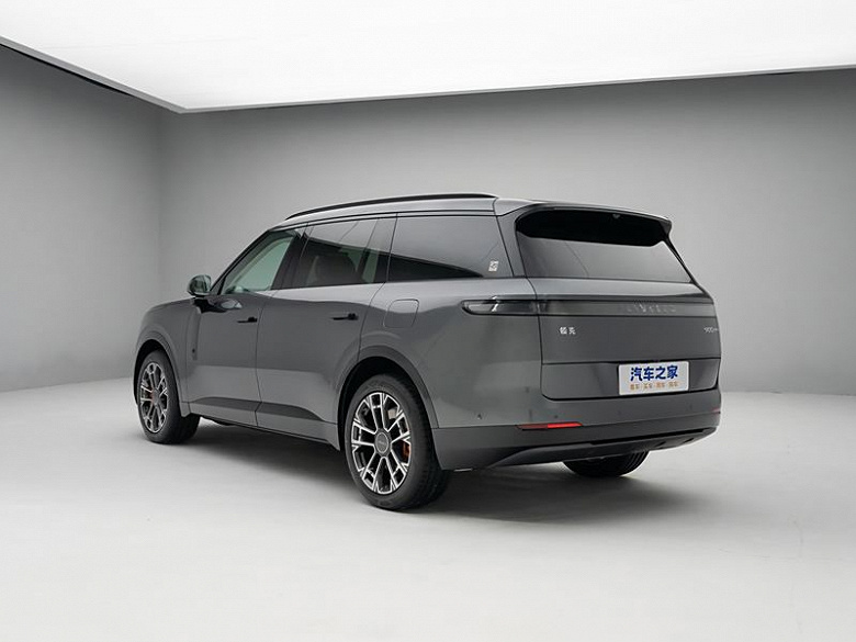 Geely alt markasından Li Auto L9'un harika bir rakibi. Lynk & Co 900 sundu: dört tekerlekten çekiş, 857 hp, uyarlanabilir süspansiyon ve kabinde kraliyet ferahlığı