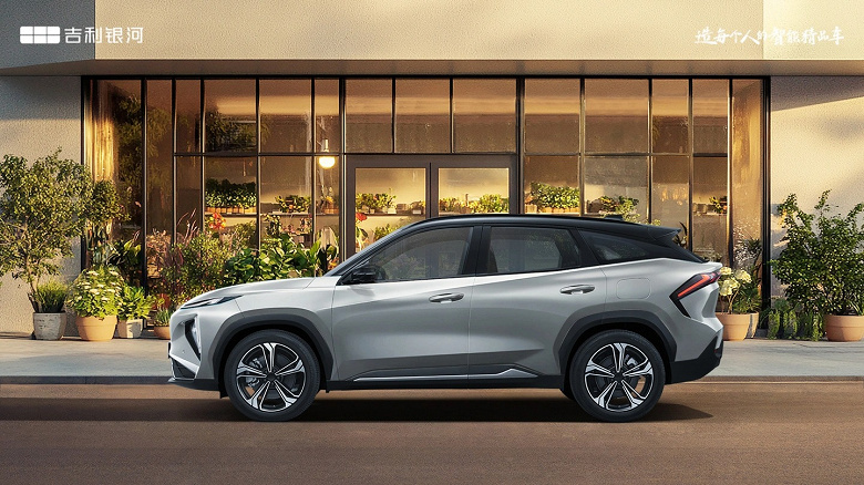 Başka bir L7 - artık Li Auto'dan değil. 100 km'de 5 litreden az tüketimle Geely Galaxy L7 EM-i'yi tanıttı