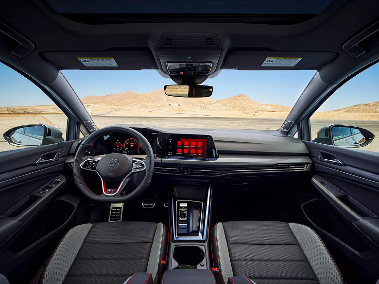 Yeni Volkswagen Golf Mk8.5 Rusya'ya getirildi: 2024'e göre daha pahalı, ancak 850 bin ruble'ye varan indirimlerle