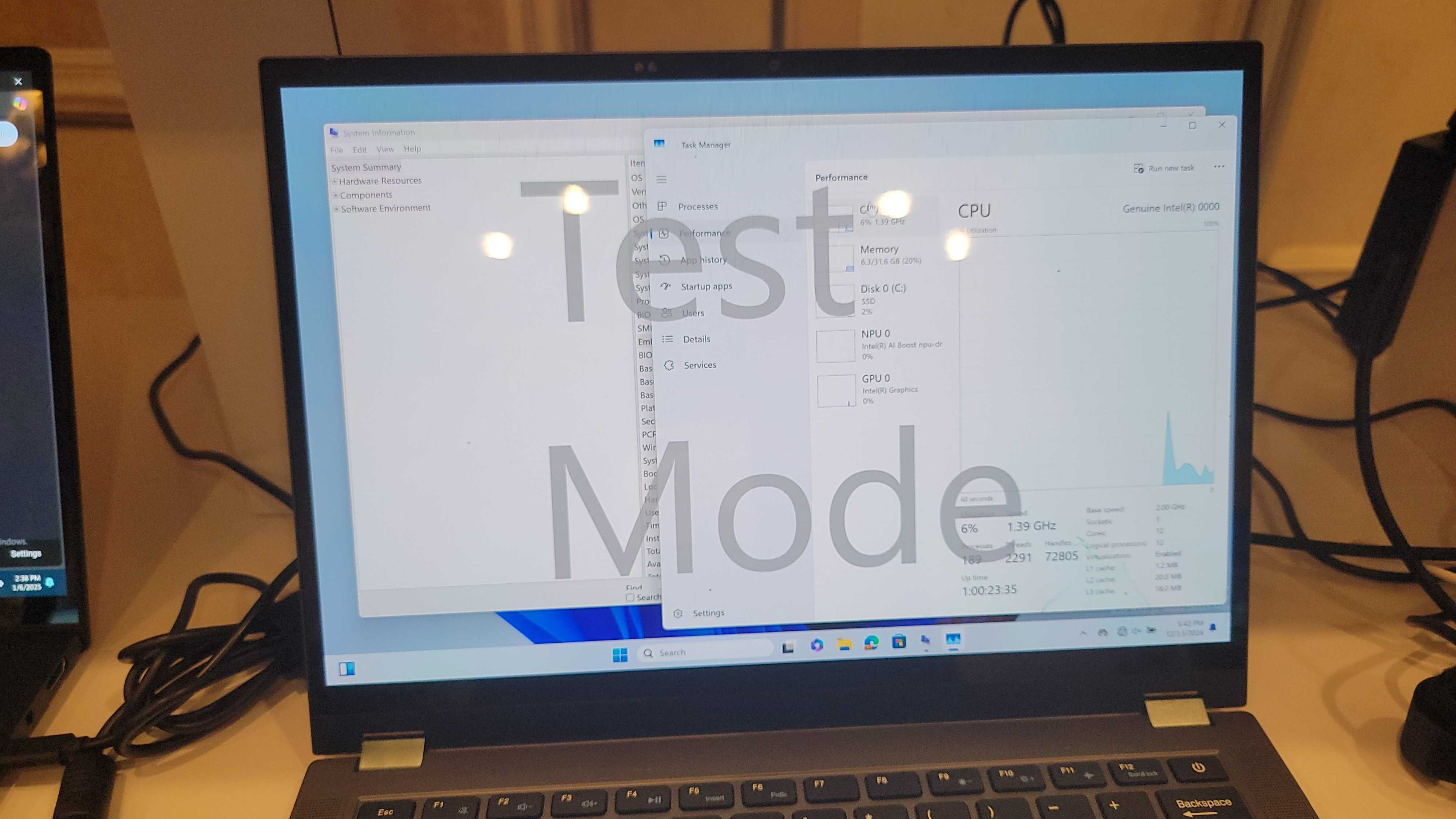 Görev Yöneticisi, CES 2025 Panther Lake demo bilgisayarında görüntüleniyor