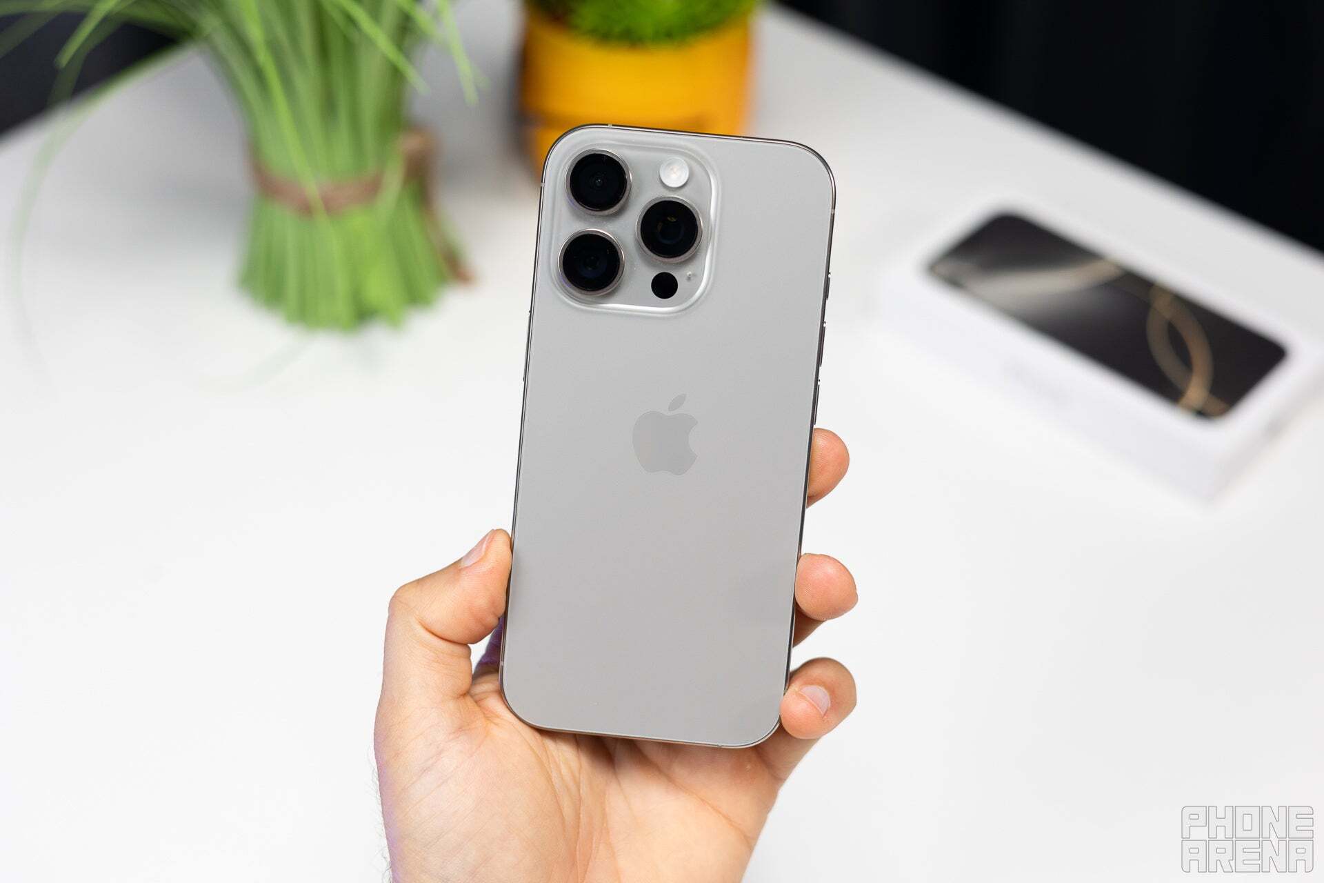 Resim kredisi – PhoneArena – Çirkin ördek yavrusu iPhone 17 Pro doğru olanı yapmalı ve dördüncü bir arka kameraya sahip olmalı