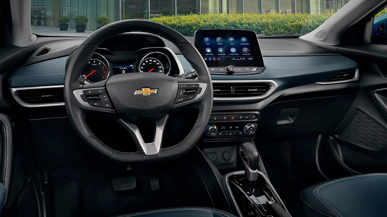 Yeni Chevrolet Tracker geçitleri Rusya'ya getirildi: Avtomat'ta araba başına yalnızca 2 milyon ruble