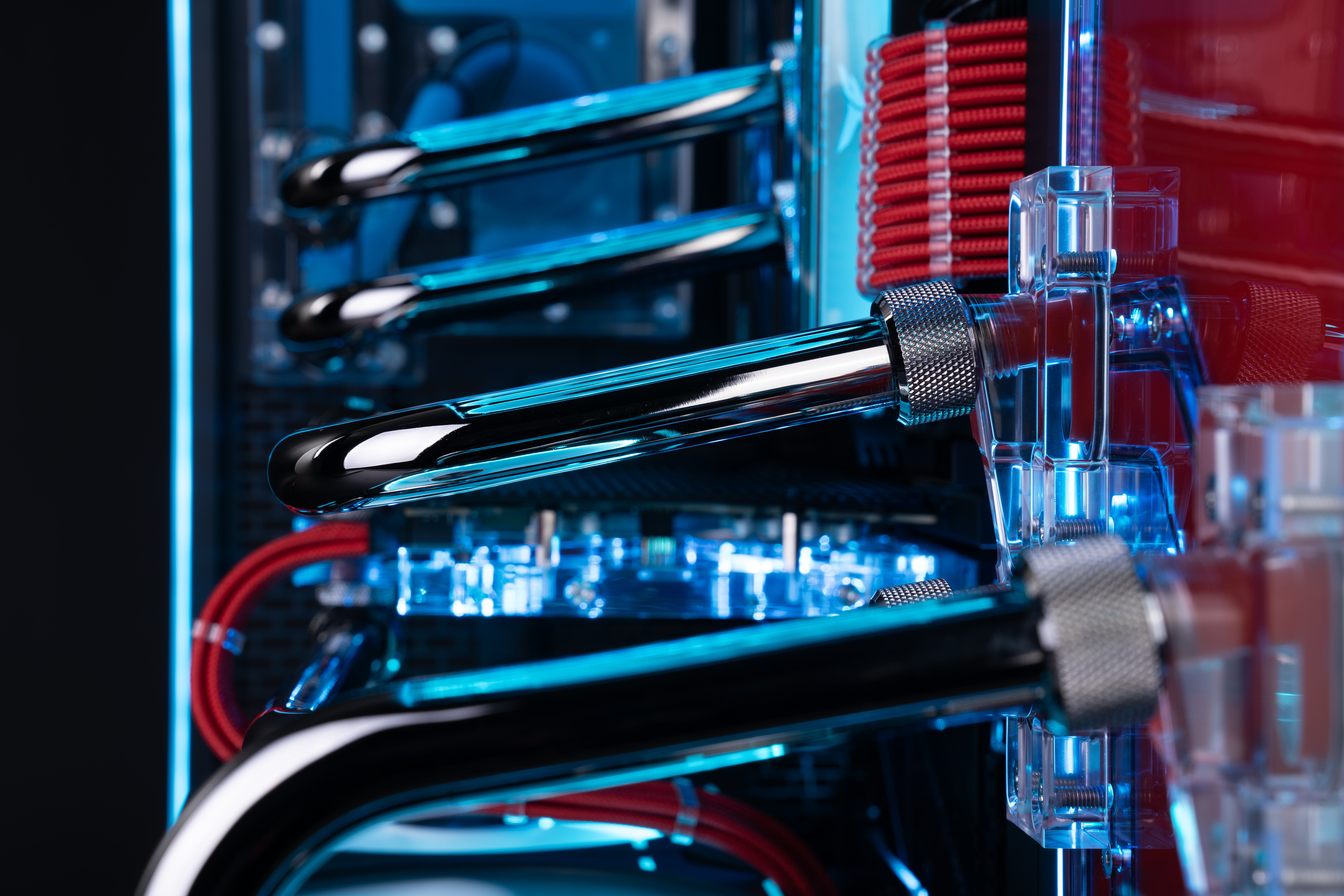 Maingear Apex Force dahili bileşenlerinin yakın çekimleri