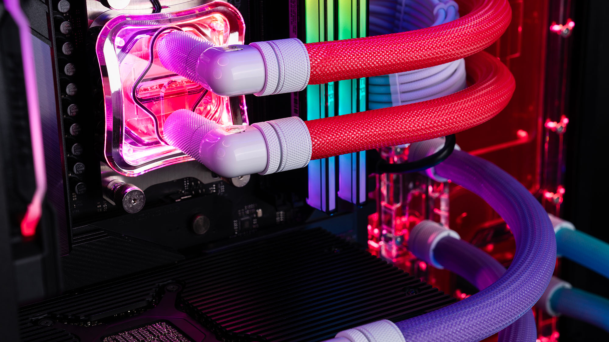 Maingear Apex Rush Cybergamer oyun bilgisayarı