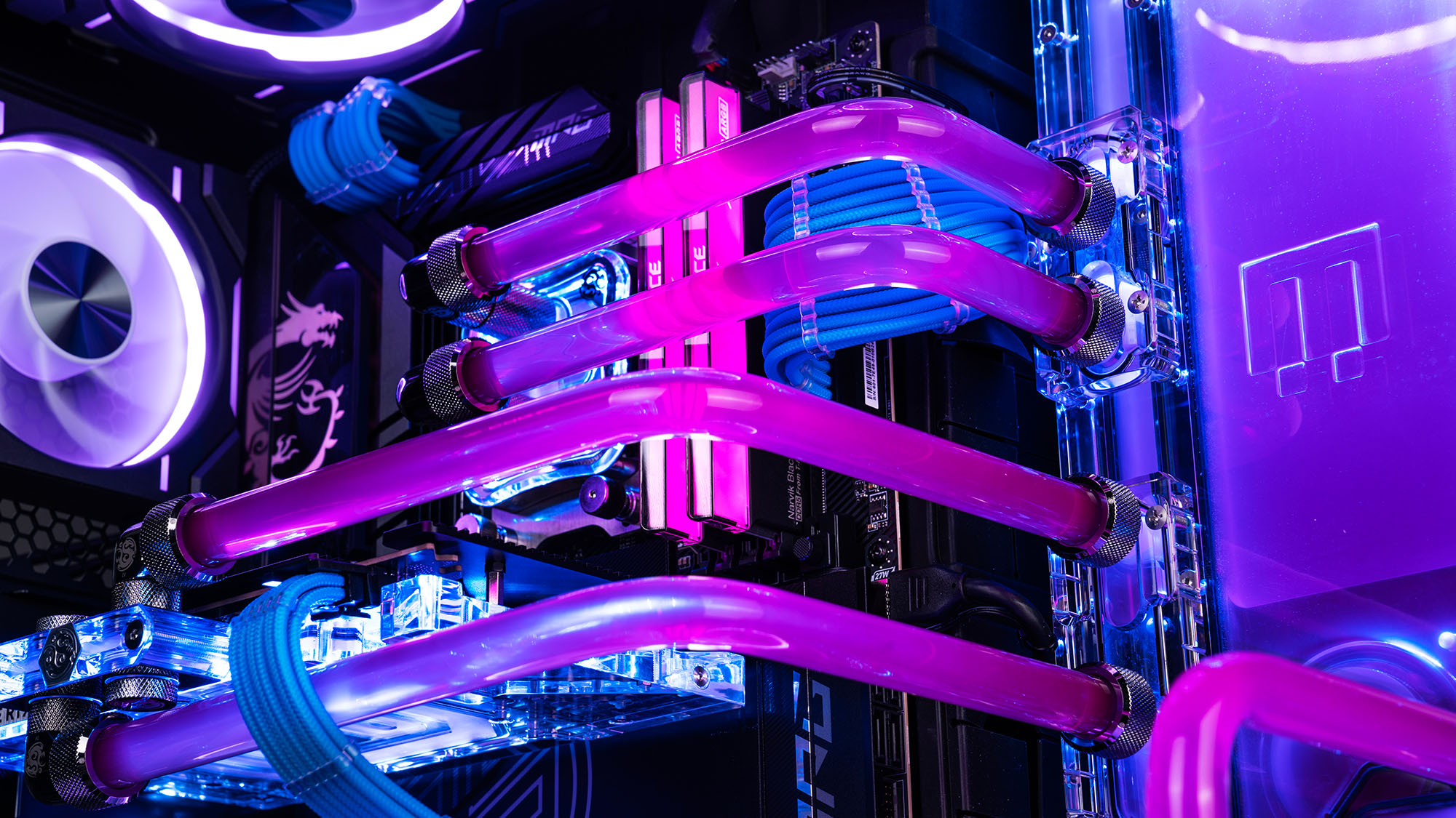 Maingear Apex Rush Vaporware Drive oyun bilgisayarı