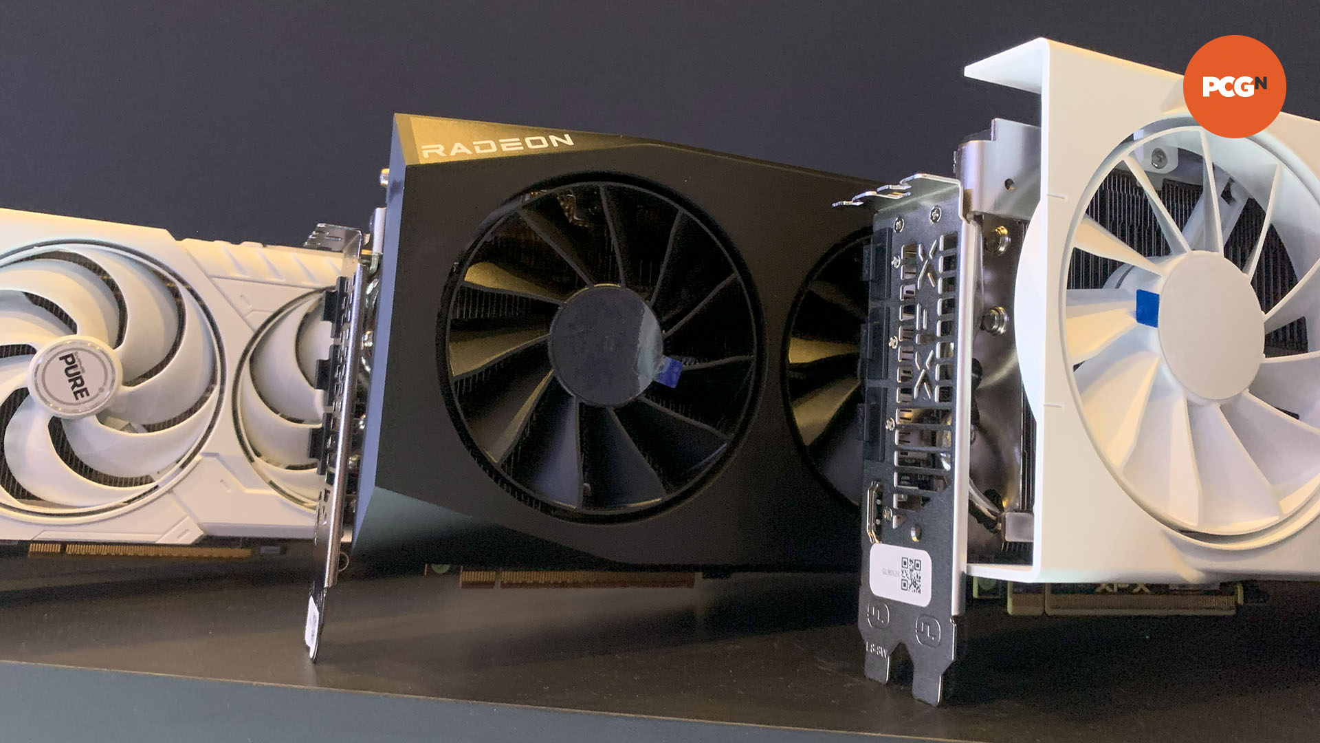 safir-xfx-amd-radeon-rx-9070-xt-grafik-kartları Sapphire ve XFX AMD Radeon RX 9070 XT grafik kartları CES 2025'te.