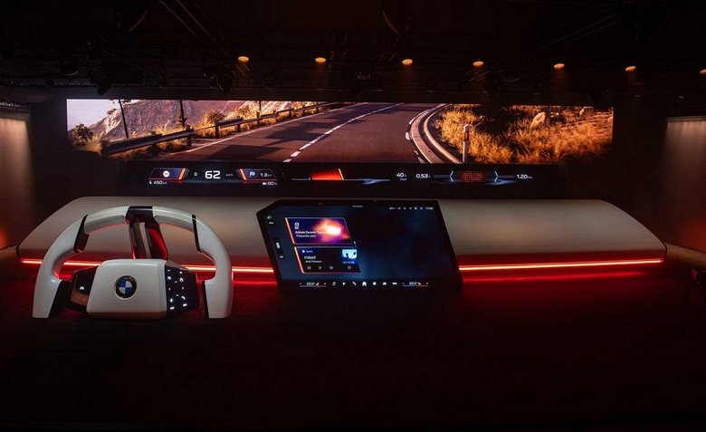 En yeni BMW Panoramik iDrive sistemi tanıtıldı. Yeni BMW'ler otomobilin tüm genişliği boyunca bir ekrana ve yeni bir direksiyon simidine sahip olacak