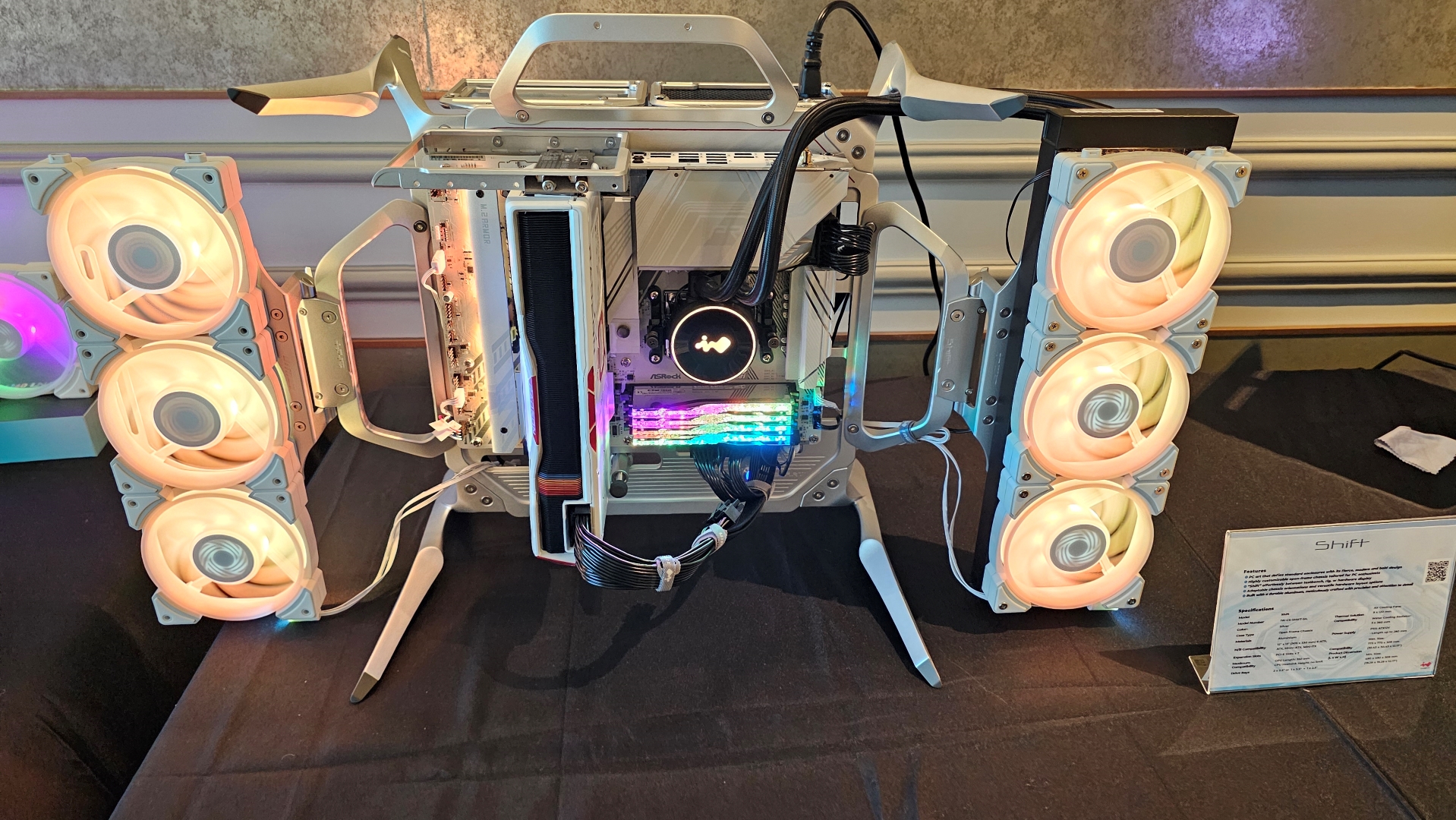 InWin Shift açık çerçeveli kasa CES 2025'te görücüye çıktı