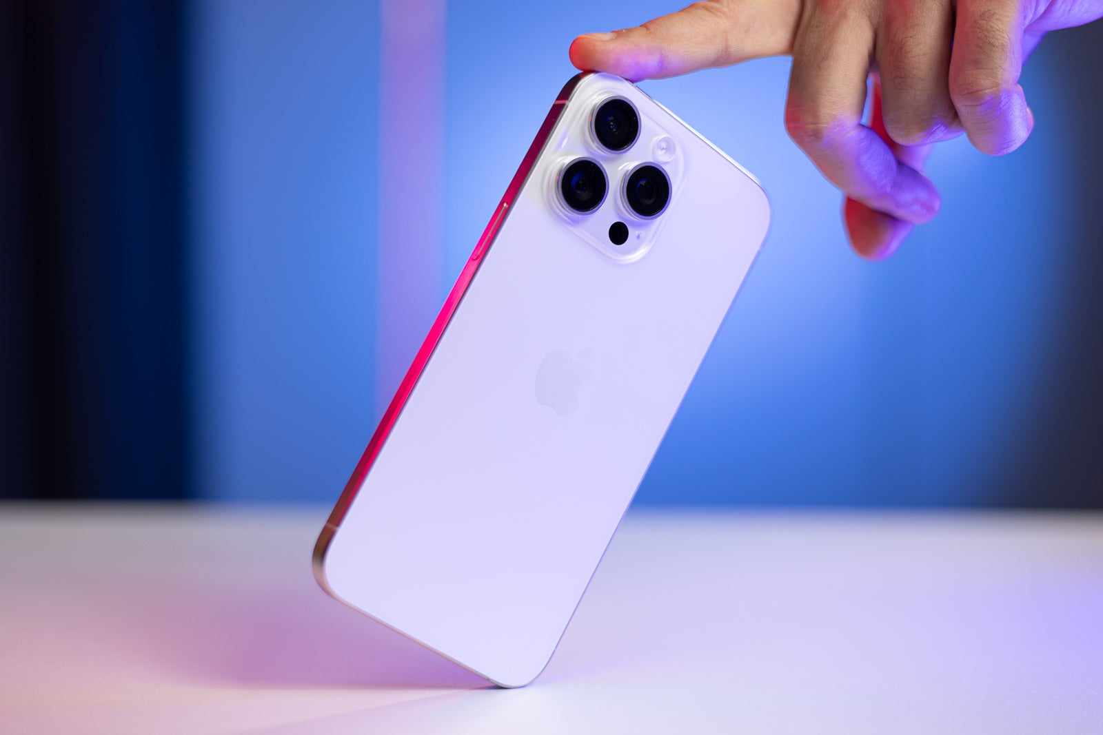 Resim kredisi - PhoneArena - Apple'ın amiral gemileri iPhone, iPad: o kadar iyi mi, yoksa hepsi sadece Stockholm sendromu mu?