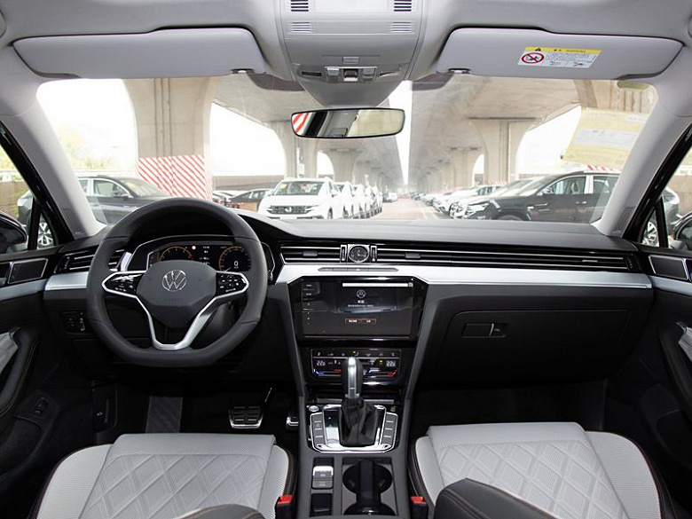 Lüks Volkswagen Magotan sunuldu: 1.4 litrelik turbo motor ve fiyatı 3.700 $ düştü