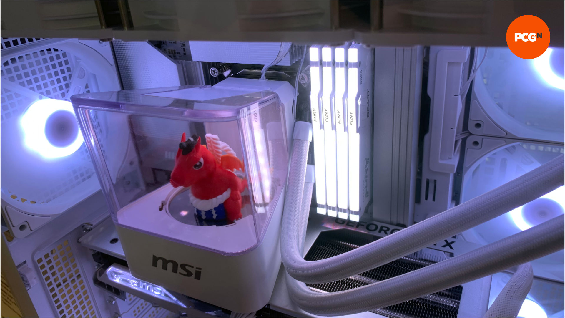 msi-concept-soğutucu-üst-görünüm Döner tablalı ve heykelcikli MSI konsept soğutucunun üstten görünümü