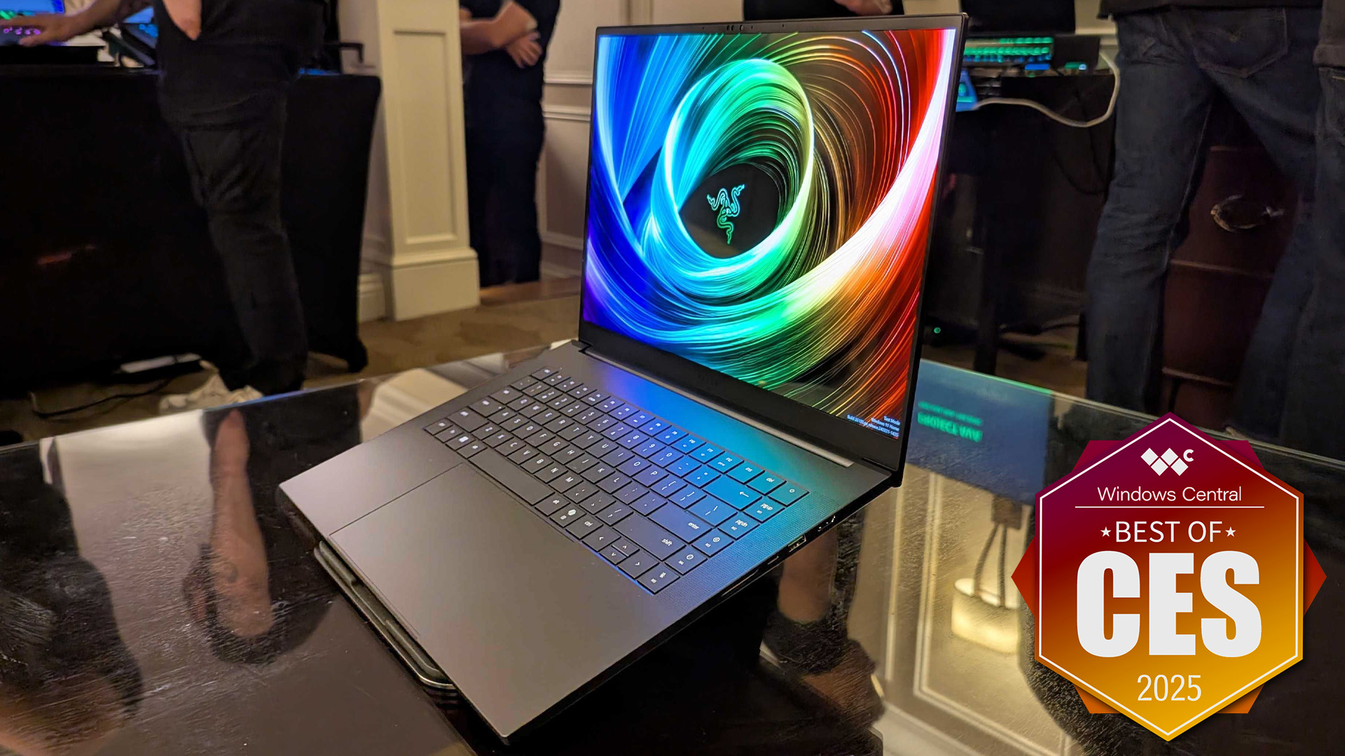 CES 2025'te sergilenen Razer Blade 16 (2025).