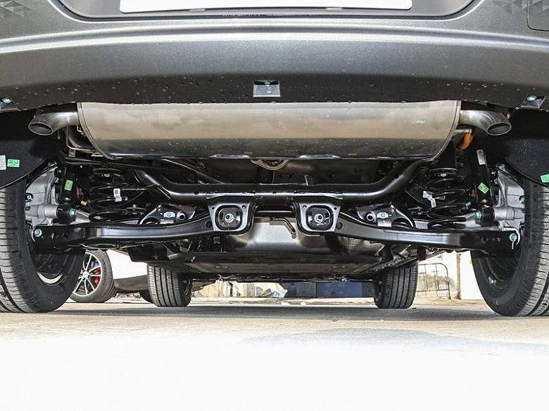 1,3 l/100 km tüketim, 1200 km'ye varan güç rezervi ve 306 bg güce sahip 7 koltuklu Chery crossover. - sadece 15 bin dolar. Chery Fulwin T9'un ön satışları başladı
