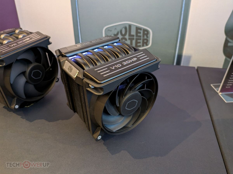 Bunlar güçlü araba motorlarına çok benzeyen işlemci soğutucularıdır. Cooler Master V-Serisi serisini gösterdi