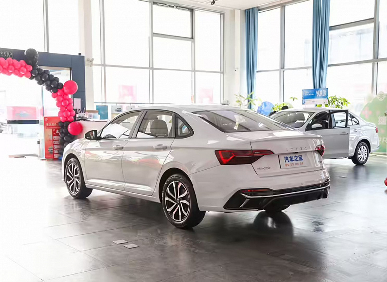 Volkswagen'den Toyota Corolla'nın yerine Rusya'da resmi olarak görünme ihtimali var. Jetta VA7 satışları başladı fiyatı sadece 12 bin dolar