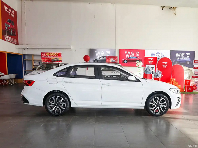 Volkswagen'den Toyota Corolla'nın yerine Rusya'da resmi olarak görünme ihtimali var. Jetta VA7 satışları başladı fiyatı sadece 12 bin dolar